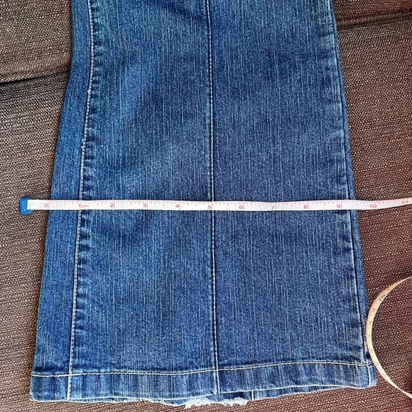 Vintage Rocawear Flare Bell
Bottom Stretch Blue Jeans
Womens Size 7 / 8 - Picture 9 of 13